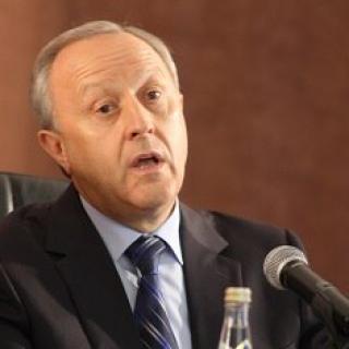 На фото Валерий Радаев